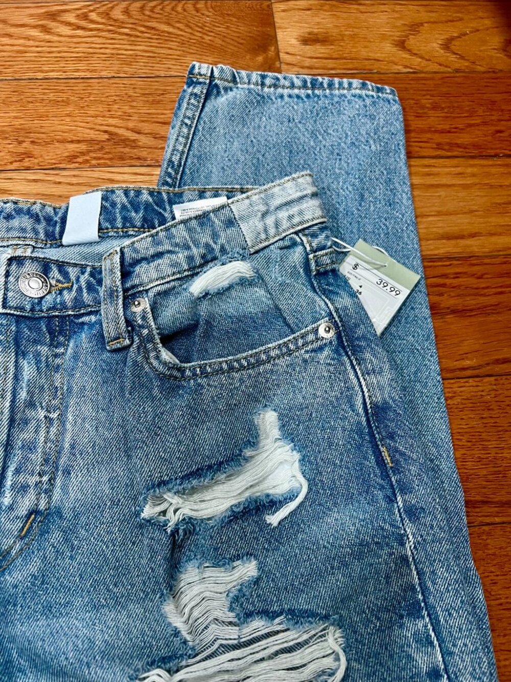H&M women light wash boyfriend jeans distressed size 4